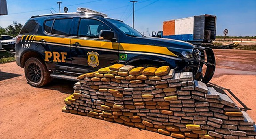 OPERAÇÃO ESCUDO VERDE - PRF apreende 223,5 kg de skunk escondidos em mudança na BR-319 em Humaitá (AM) 
